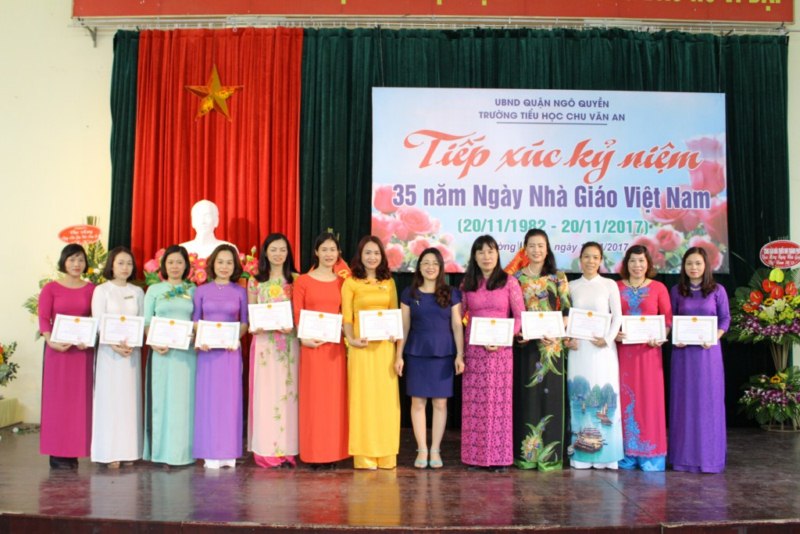Tiếp xúc kỷ niệm 35 năm ngày nhà giáo Việt Nam ( 20/11/1982 - 20/11/2017)
